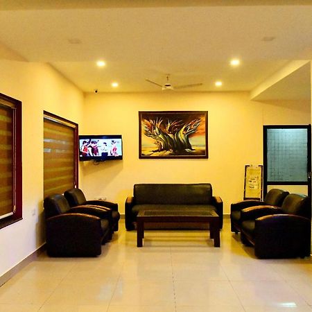 Hotel Chanakya Palakkad Exteriér fotografie