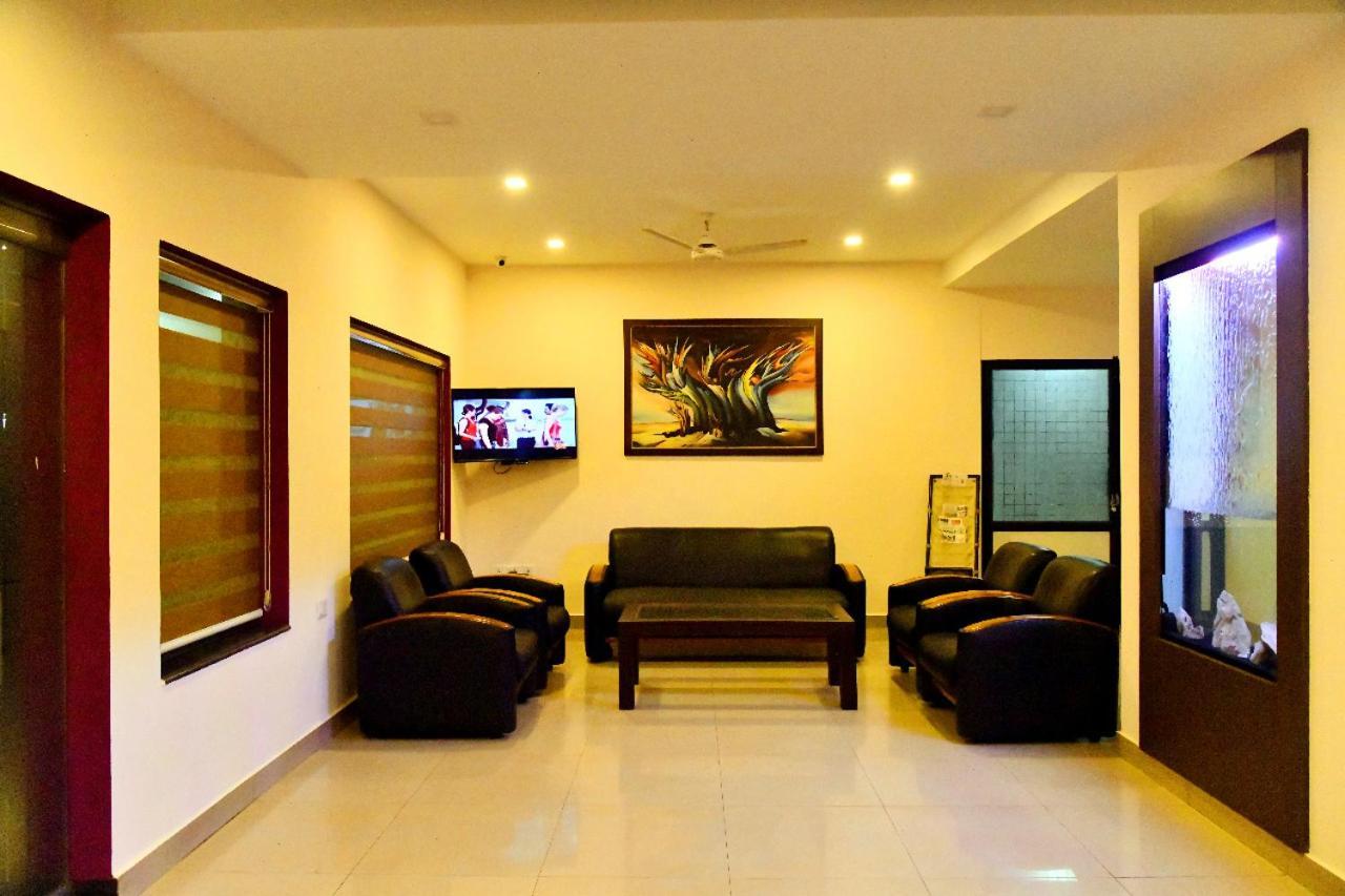Hotel Chanakya Palakkad Exteriér fotografie